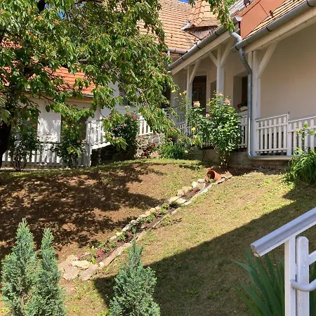 Fogado A Ket Toelgyfahoz Bed and Breakfast Sümeg