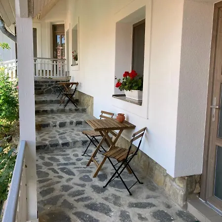 Fogado A Ket Toelgyfahoz Bed & Breakfast